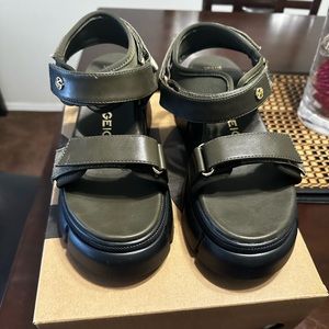 Beautiful pair of KG Kurt Geiger sandals.